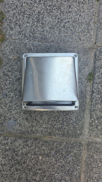 Rvs gevelrooster met terugslagklep