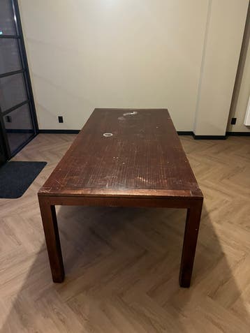 Eettafel met zes stoelen