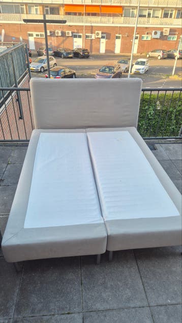 GRATIS!!! boxspring 160 cm breed, is nog goed!