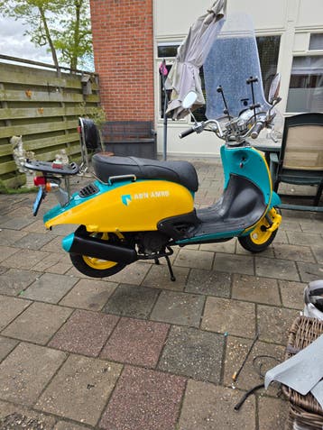 GEZOCHT: Opknap retro scooters in Drenthe