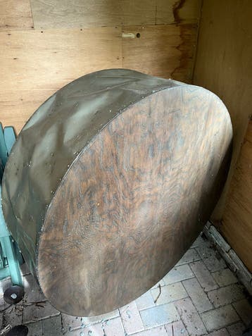 Grote industriële salontafel gratis ophalen.