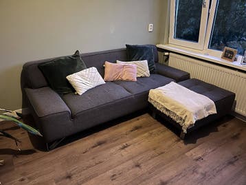 Bank met poef dit weekend gratis op te halen