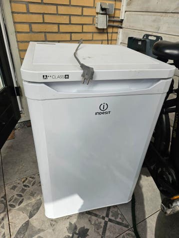 GRATIS Indesit tafelmodel koelkast defect