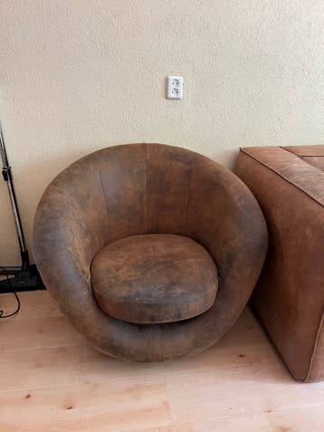 Ronde bruine fauteuil. Gratis.