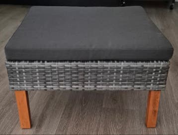 laag bijzettafeltje of voetenbankje