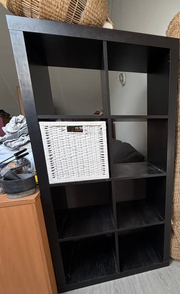 IKEA kallax kast zwart met rieten mand