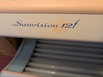 Sunvision 12F Zonnebank met Gezichtsbruiner GRATIS GRATIS