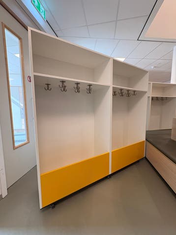 Gratis: Jassen/tassen kasten