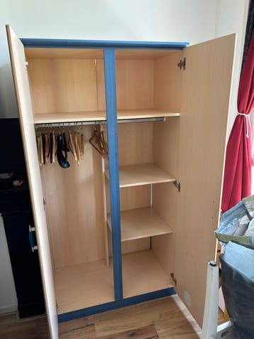 Kledingkast met hang- en legruimte