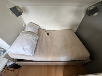 GRATIS 29-5 Electrisch Bed | Schuifdeurkast | Nachtkastje