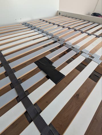 Wit bedframe met lattenbodem - 140x200 cm