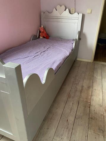 Zilverkleurig bedje met matras 80x200 - Gratis
