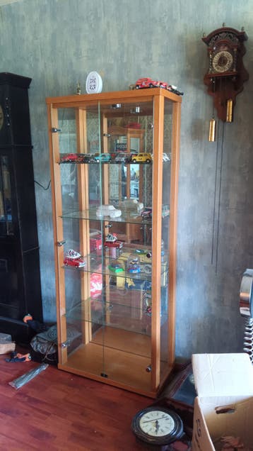 Vitrinekast 76x187x37 cm gratis af te halen op 31 mei