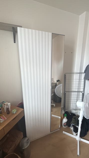 GRATIS IKEA Pax kast met spiegeldeur en reliëf deur