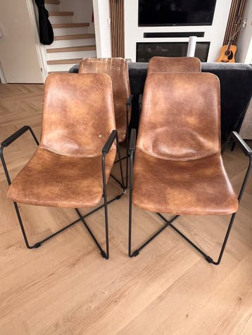 Gratis af te halen. 4 x eetkamerstoel cognac gebruikt.