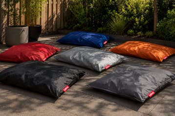 Gezocht: zitzakken voor buiten op de grond