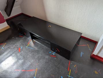 Gratis zwart TV-meubel met opbergruimte