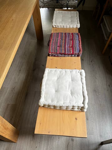 Houten zitbankje met stalen poten - gratis