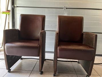 2 stoelen met wieltjes (gratis af te halen)