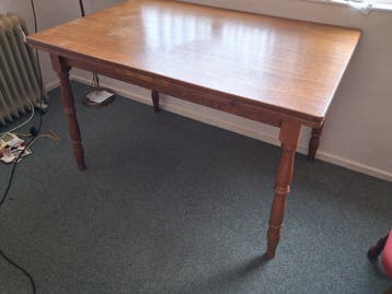 Gratis uitschuifbare tafel