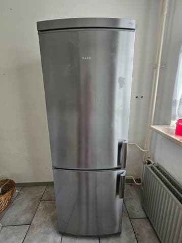 Gratis werkende koelkast met vriesvak