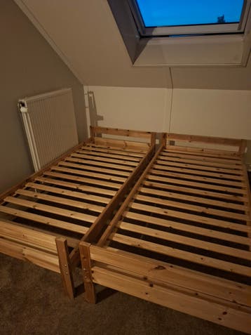 2 eenpersoonsbedden van hout - GRATIS AF TE HALEN