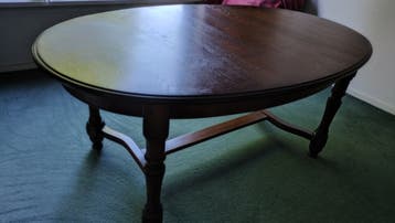Eettafel, ovaal, robuust van hout