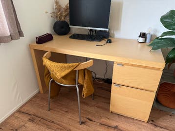 Licht eiken IKEA bureau met opbergruimte