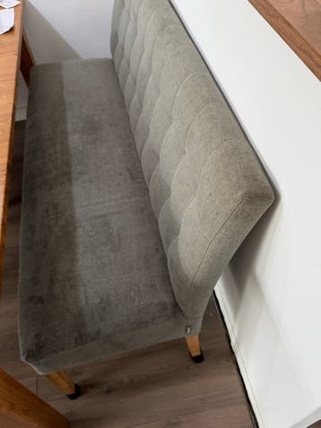 GRATIS: Grijze gestoffeerde eetkamerbank en stoelen