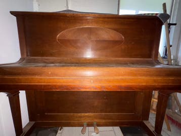 Bruine Piano Steinbach