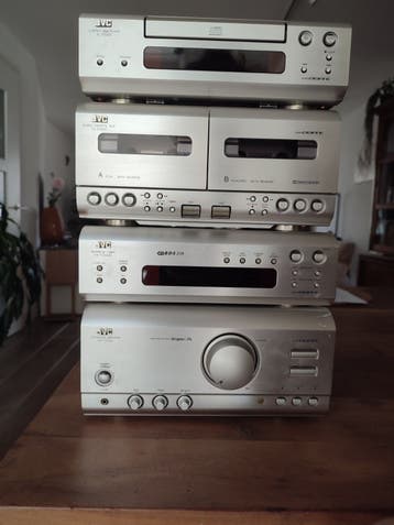 JVC Stereo Set - GRATIS . Let op: Defect