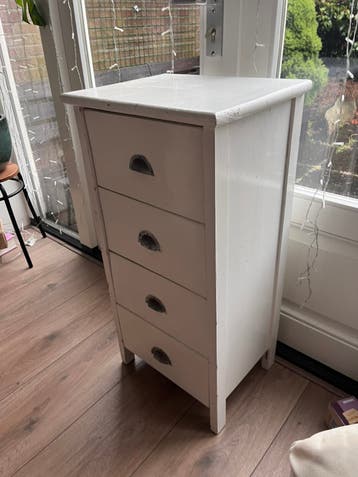 Kastje met lades GRATIS