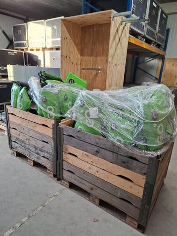 2 kratten groene zijkappen Vmoto Super Soco CUX