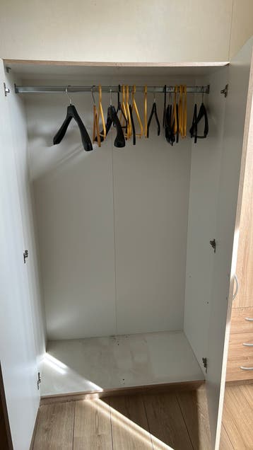 Kledingkast gratis ophalen .