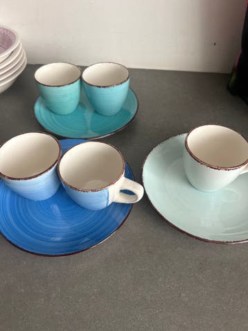 Set van 6 gebruikte, maar nog goede kopjes en schotels