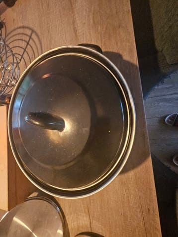 Zwarte pan voor inductie