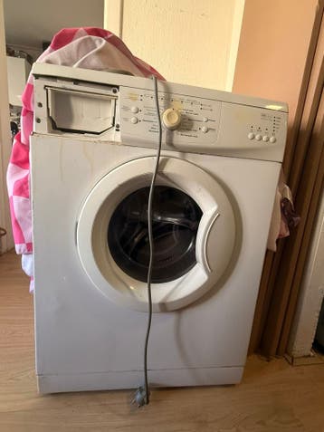Gratis gebruikte wasmachine, lekt een beetje