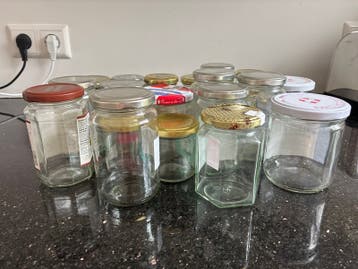 20 gebruikte glazen potjes met deksel