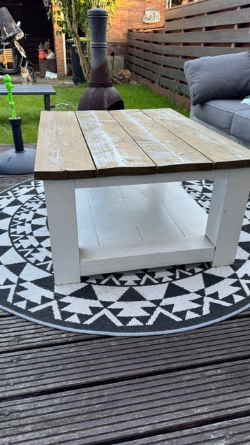 GRATIS Robuuste tafel
