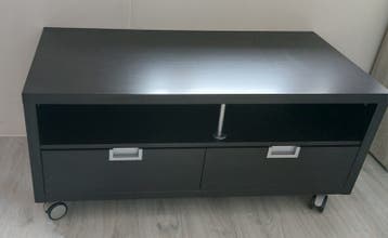 IKEA tv-meubel op wieltjes