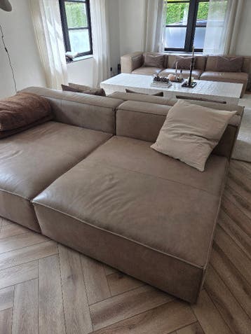 2 lig banken, cognac taupe kleur GRATIS OPHALEN