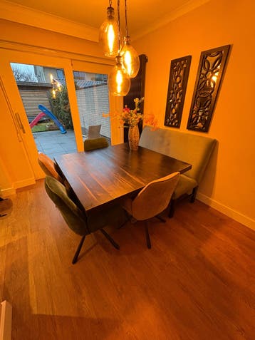 GRATIS!! Eiken eettafel met draaibaarestoelen en hanglampen!