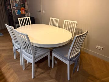 Ikea table with 6 chairs