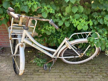 Cortina fiets 28 inch roest geen voorwiel met slot
