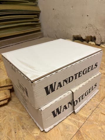 Gratis afhalen! Witte wandtegels, grijze vloertegels