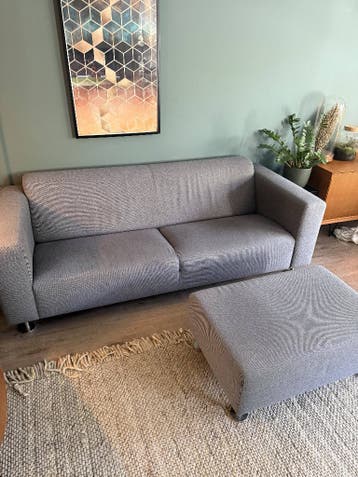 Grijze stoffen sofa 220cm inc hocker af te halen
