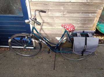 Batavus stationsfiets met fietstassen