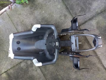 Kapot fietsstoeltje (oud ijzer?)