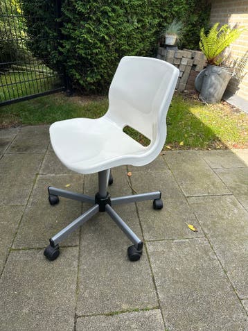 Gratis af te halen: Witte IKEA Snille bureaustoel/draaistoel