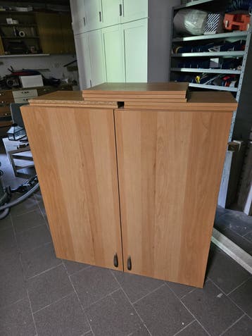 Houten kast met deuren - Gebruikt